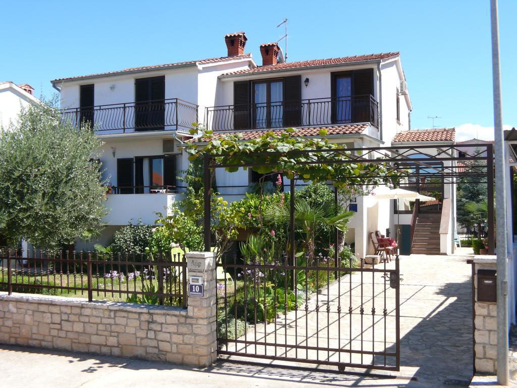 Apartment Marijana Porec Exterior photo