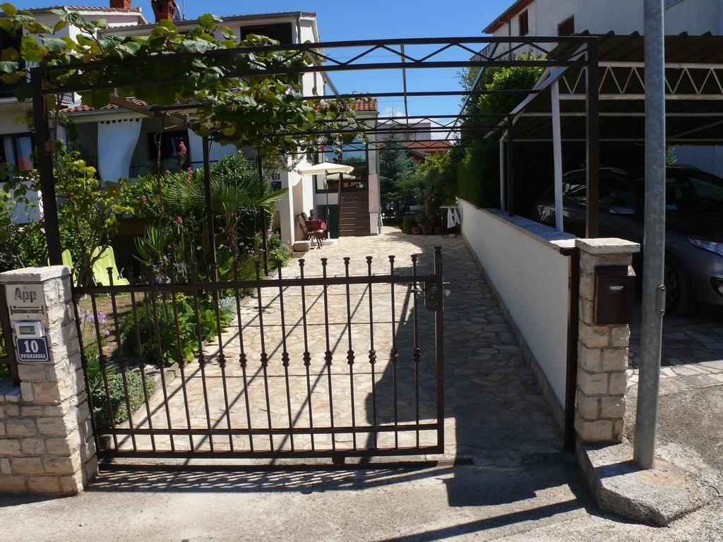 Apartment Marijana Porec Exterior photo